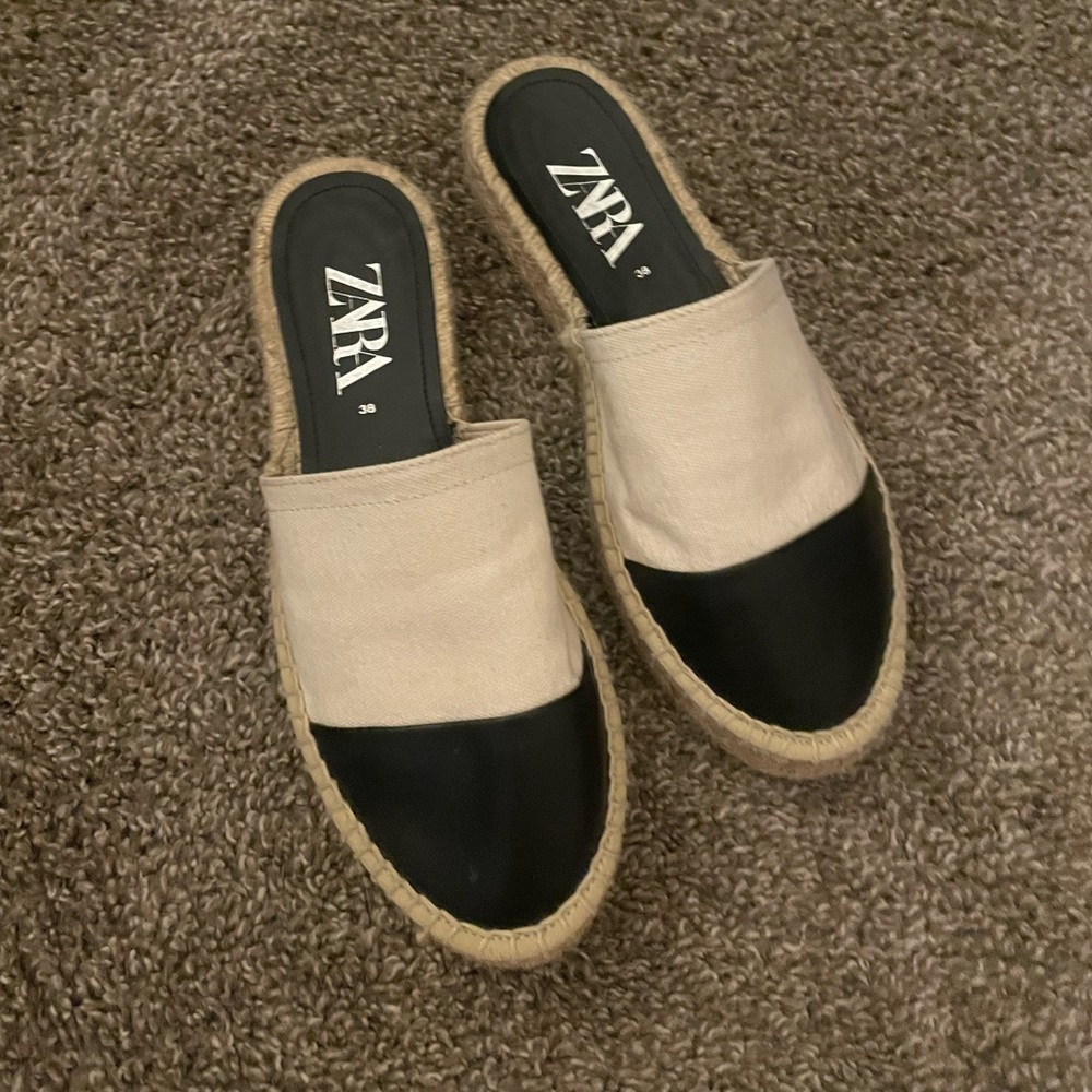 Zara flats/sandals